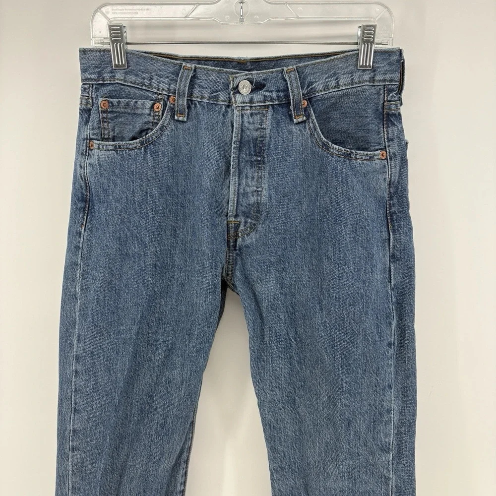 Levis 501 Jeans Mens 30x32 Light Wash Button Fly Straight Leg‎ Denim Classic Fit
